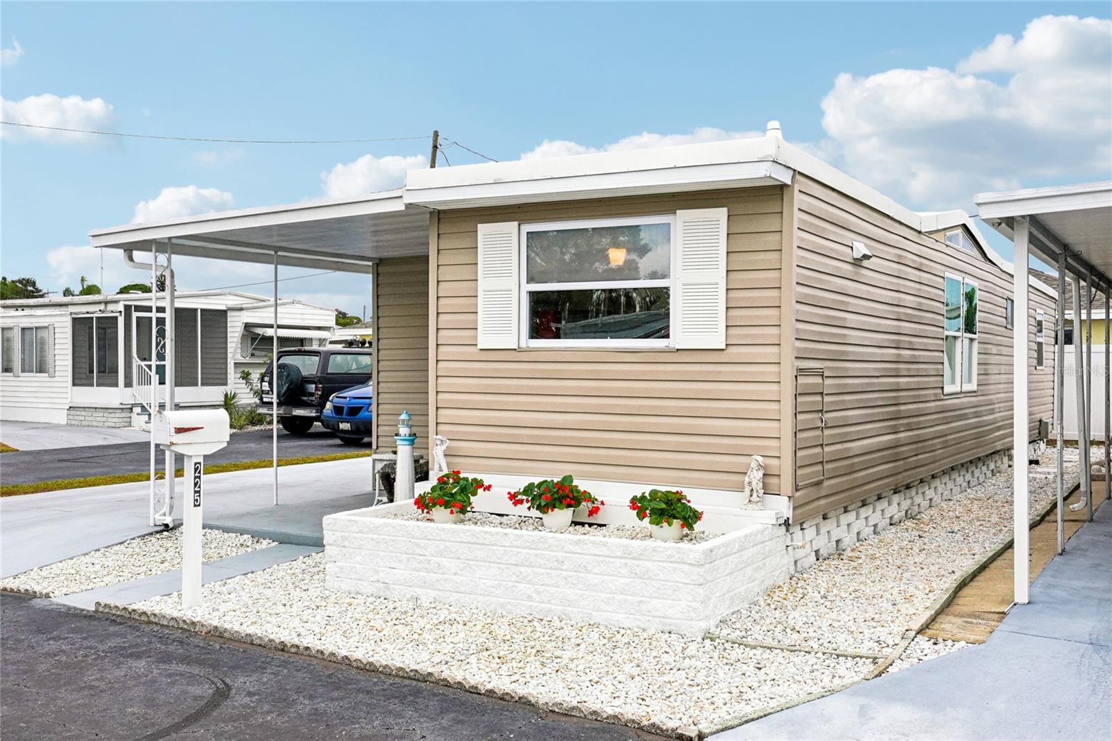 Listing photo id 0 for 7490 46th Avenue N 225