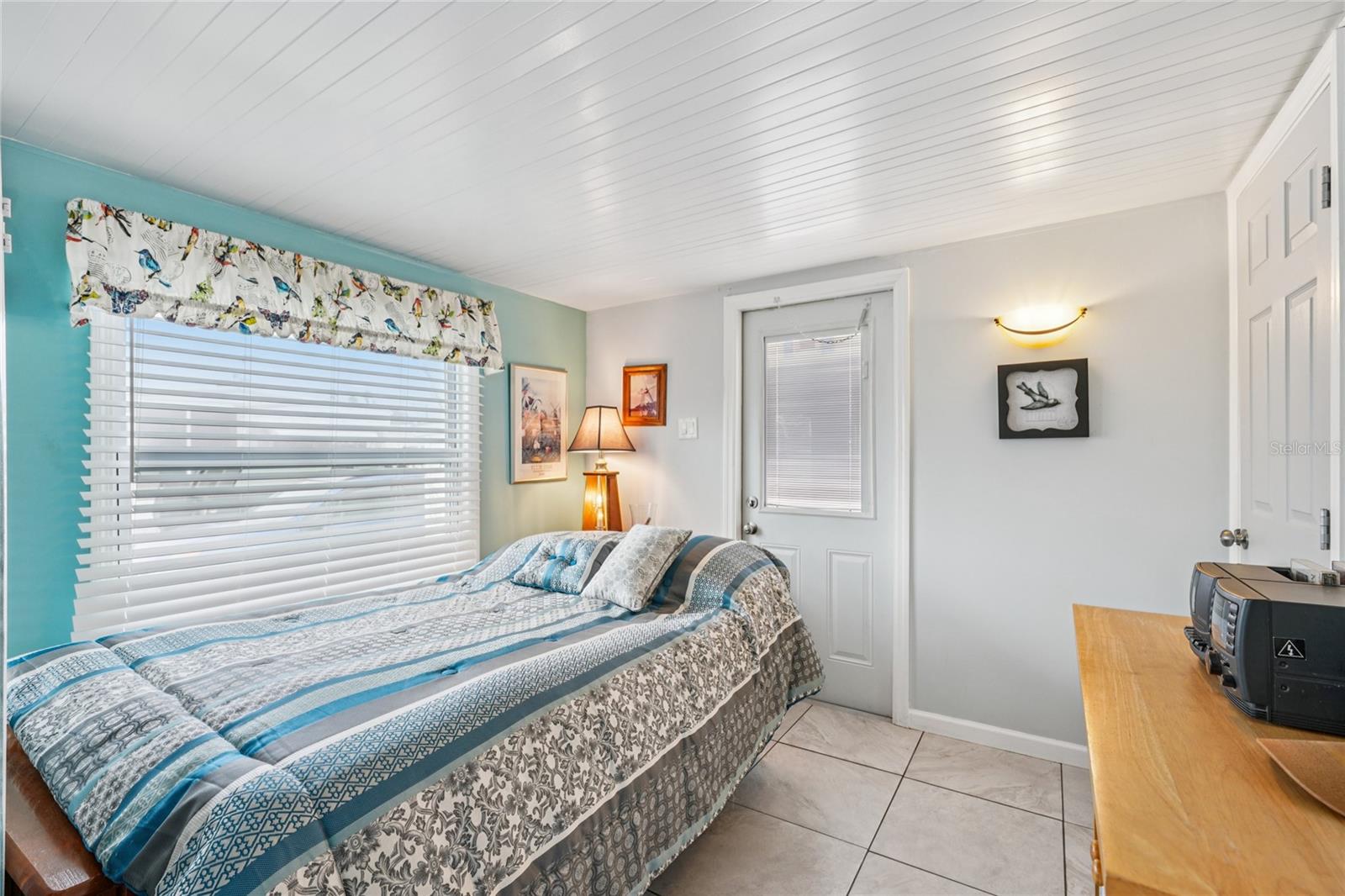 Listing photo id 22 for 7490 46th Avenue N 225