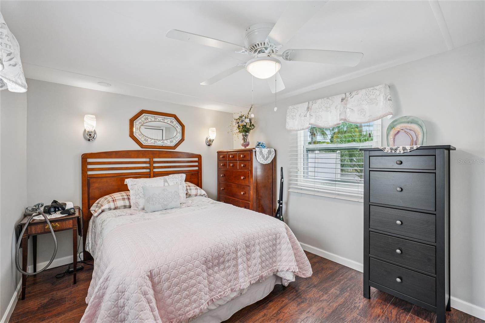 Listing photo id 25 for 7490 46th Avenue N 225