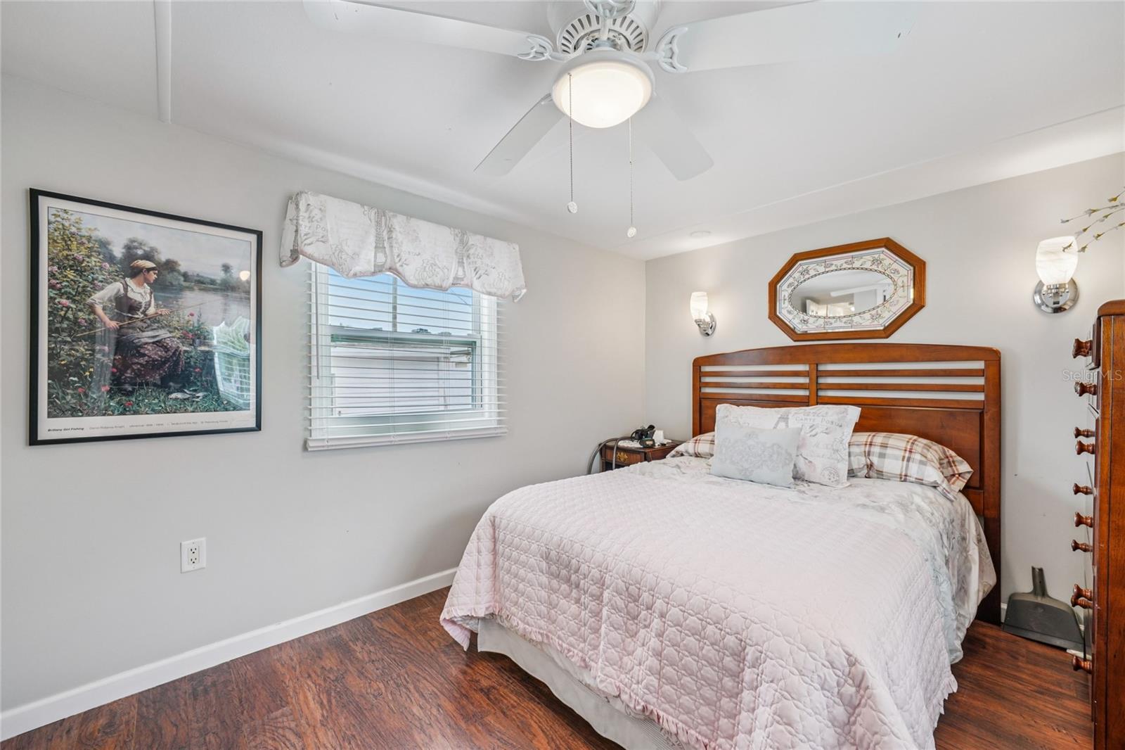 Listing photo id 27 for 7490 46th Avenue N 225