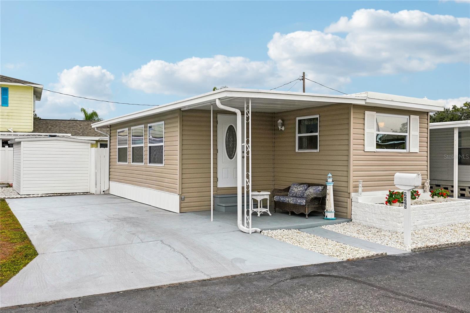 Listing photo id 1 for 7490 46th Avenue N 225