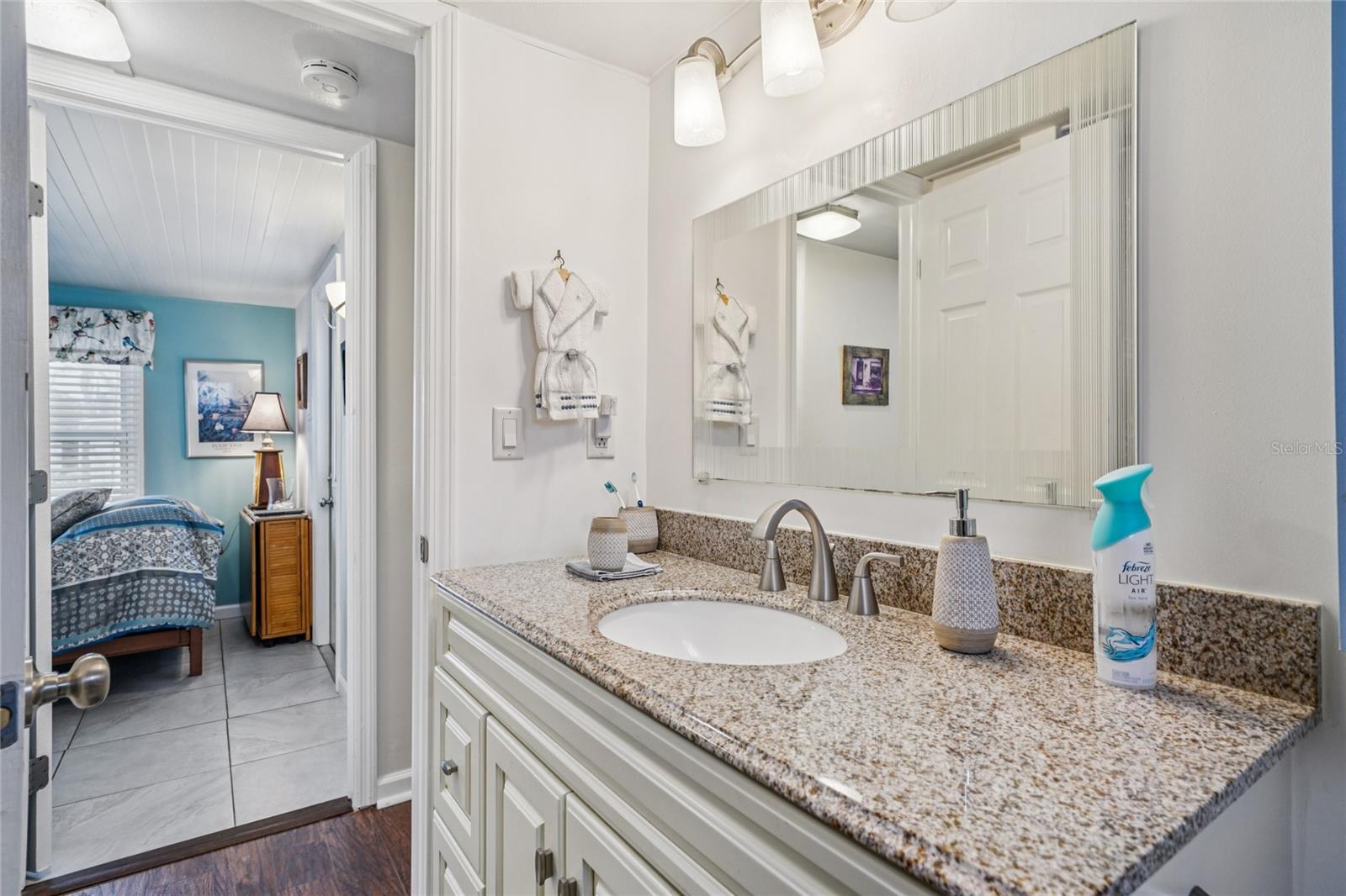 Listing photo id 31 for 7490 46th Avenue N 225