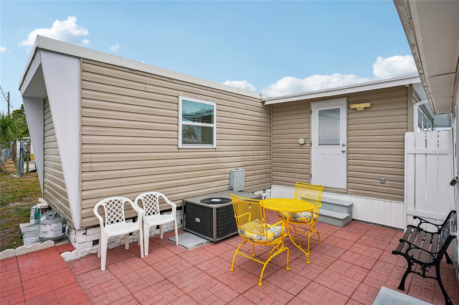 Listing photo id 33 for 7490 46th Avenue N 225