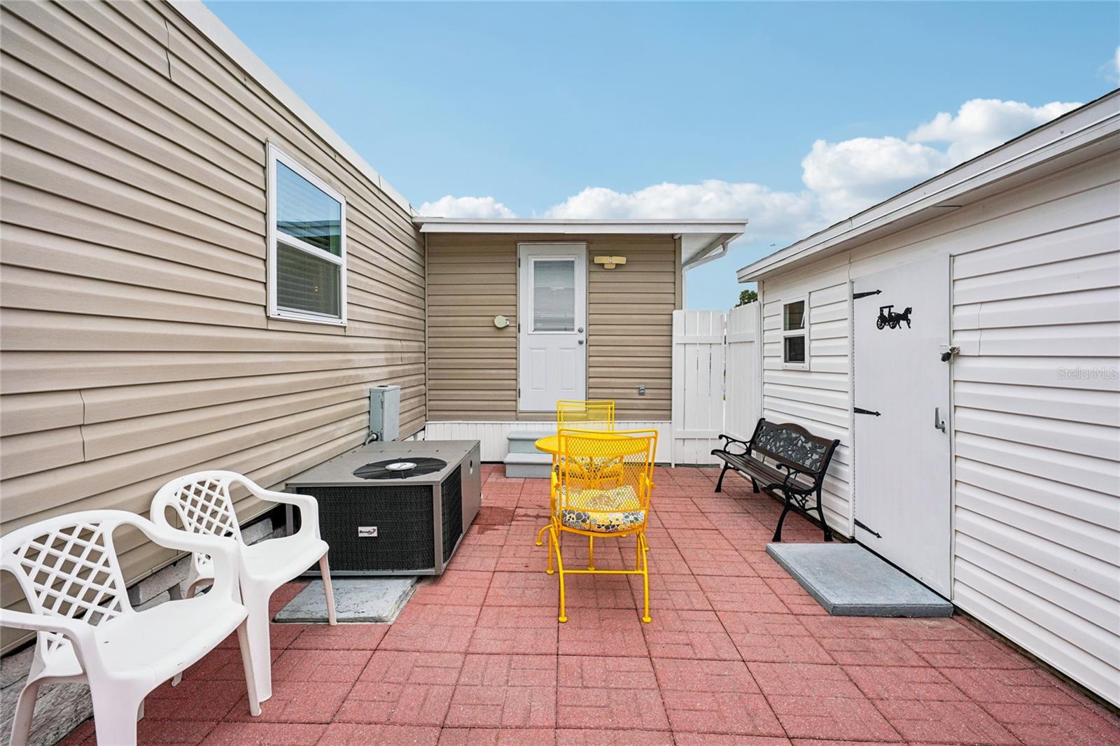 Listing photo id 34 for 7490 46th Avenue N 225