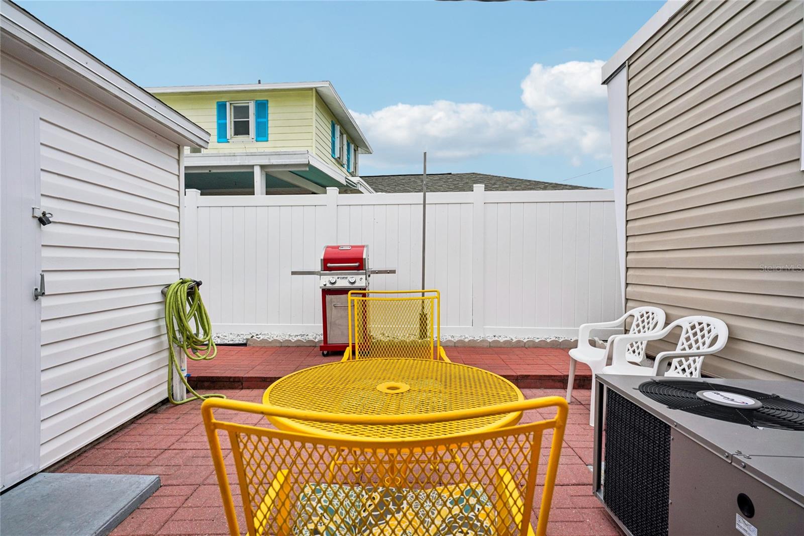 Listing photo id 36 for 7490 46th Avenue N 225