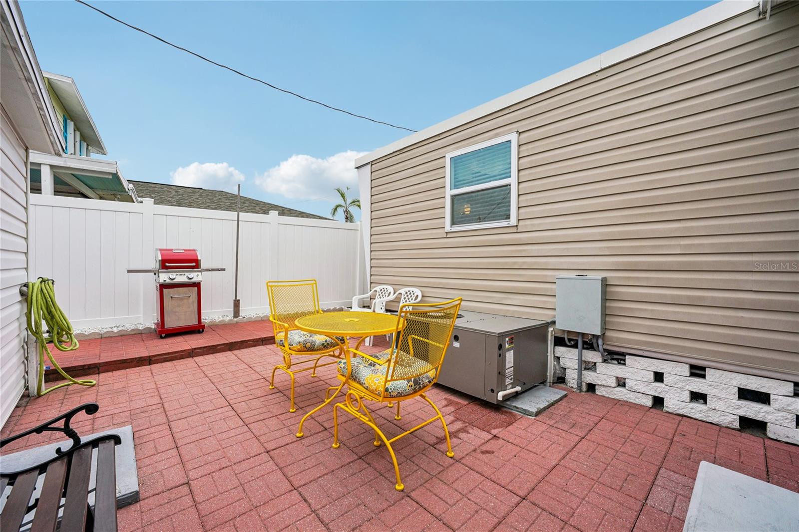 Listing photo id 37 for 7490 46th Avenue N 225