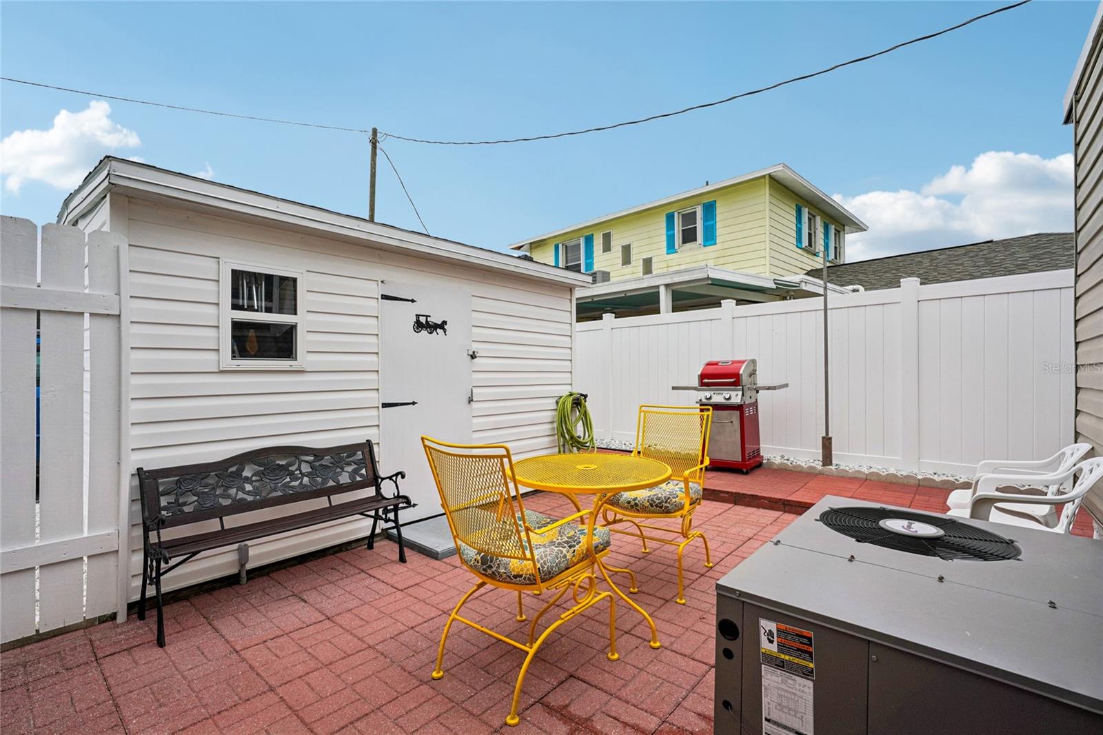 Listing photo id 38 for 7490 46th Avenue N 225