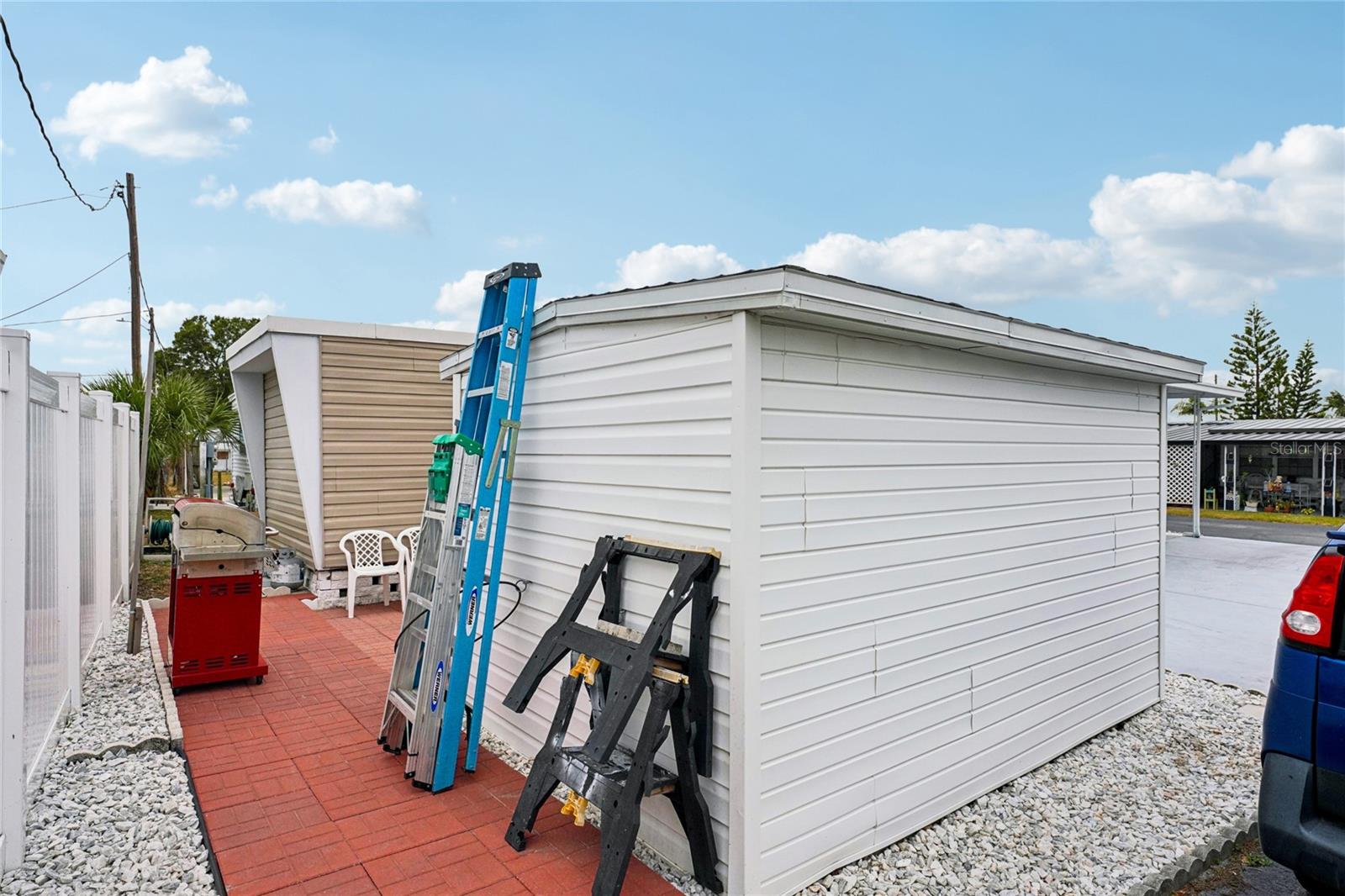 Listing photo id 39 for 7490 46th Avenue N 225