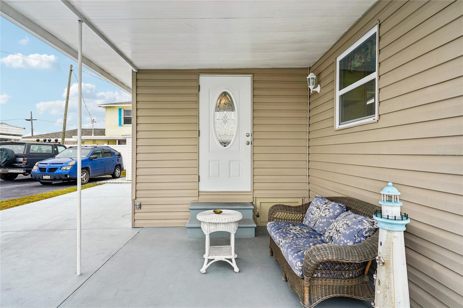 Listing photo id 3 for 7490 46th Avenue N 225