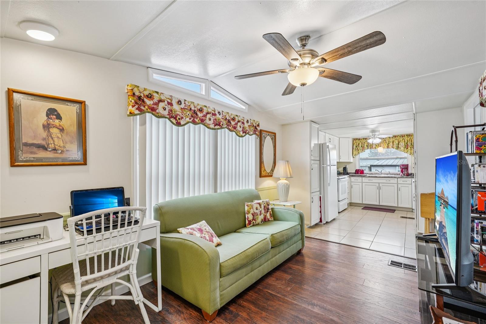 Listing photo id 4 for 7490 46th Avenue N 225