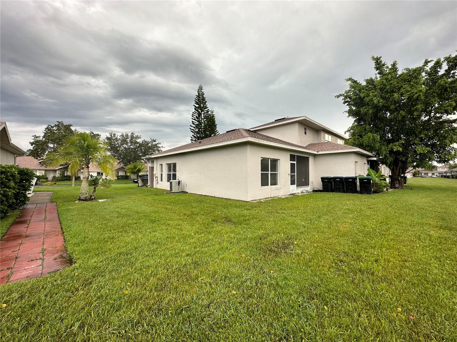 Image 12 of 39 For 14572 Laguna Beach Circle