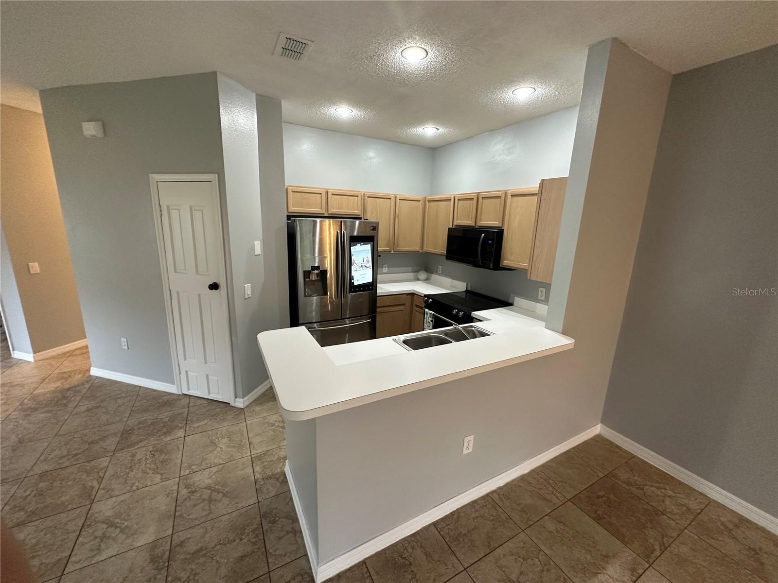 Image 15 of 39 For 14572 Laguna Beach Circle