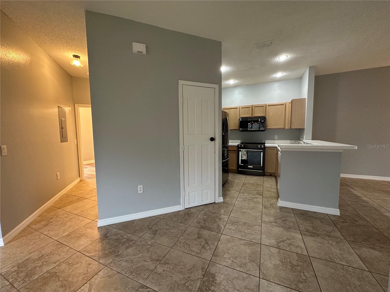 Image 18 of 39 For 14572 Laguna Beach Circle