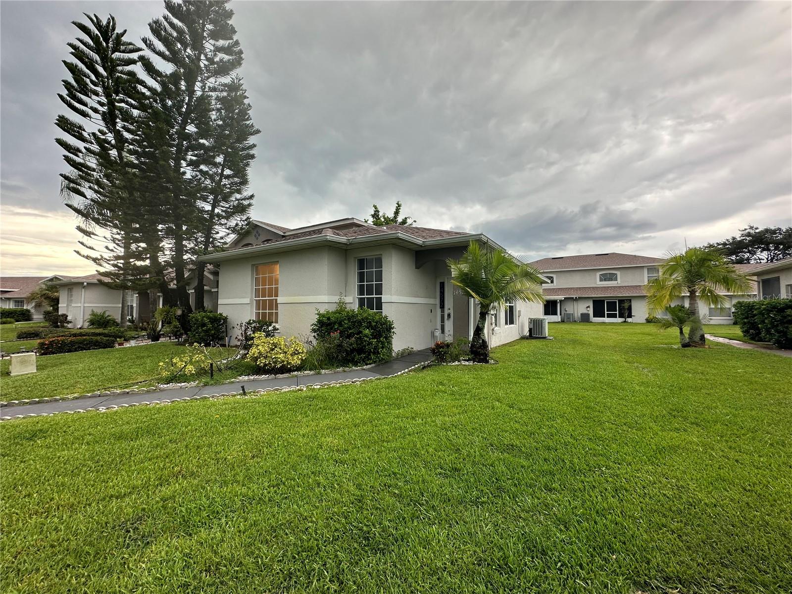 Image 4 of 39 For 14572 Laguna Beach Circle