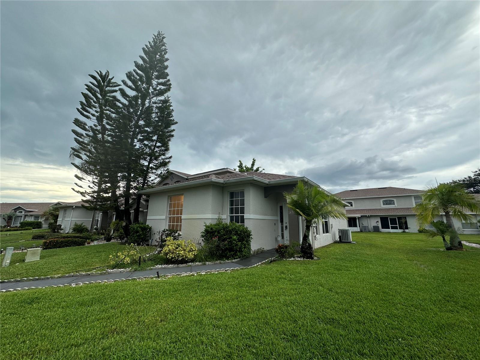 Image 5 of 39 For 14572 Laguna Beach Circle