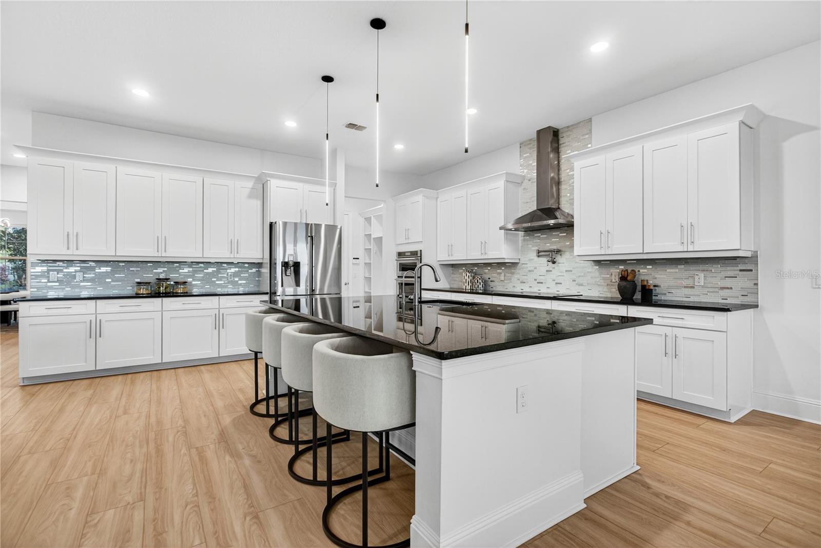 Image 20 of 100 For 16689 Broadwater Avenue