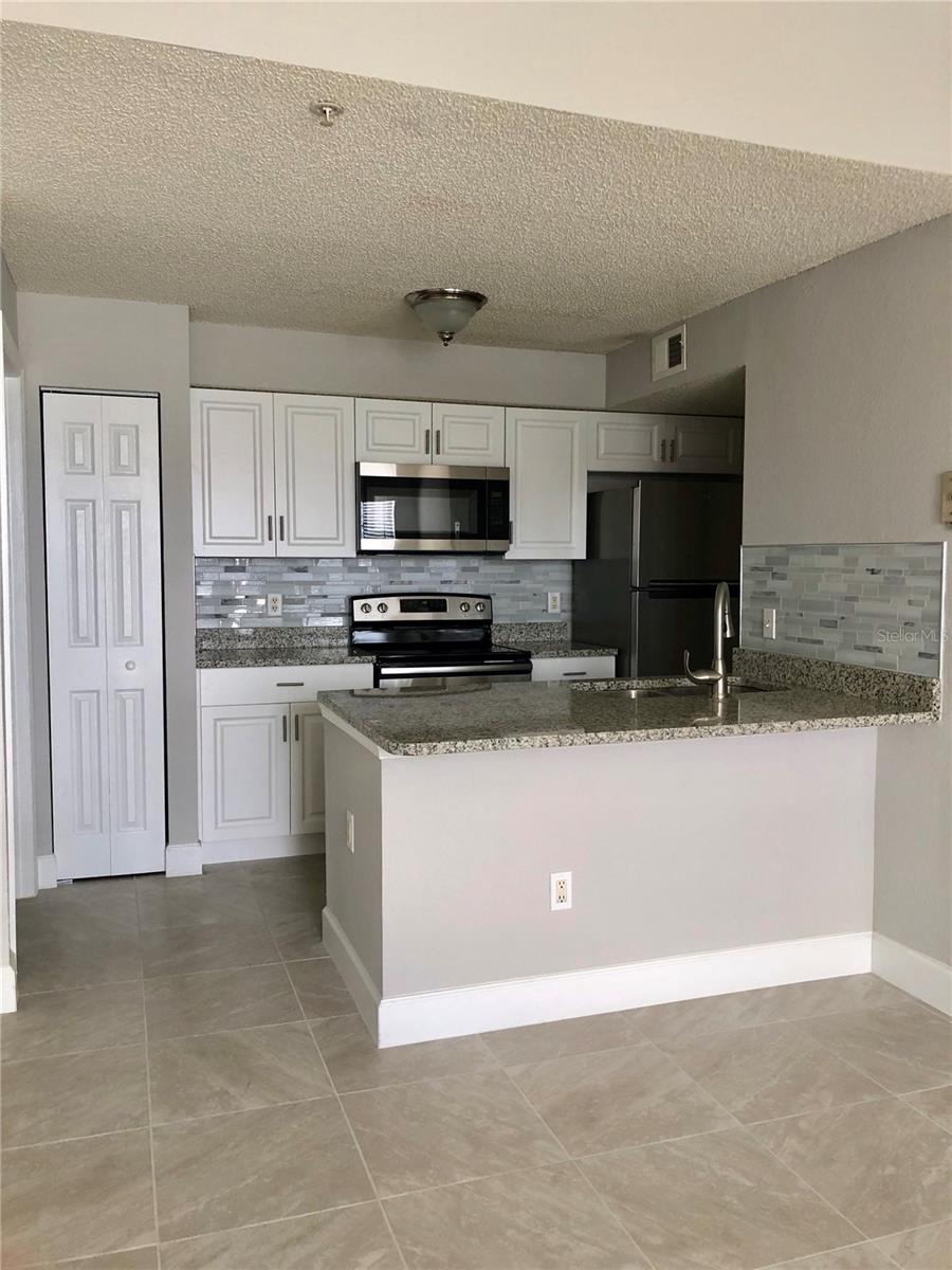 Image 3 of 17 For 2209 Antigua Place 834