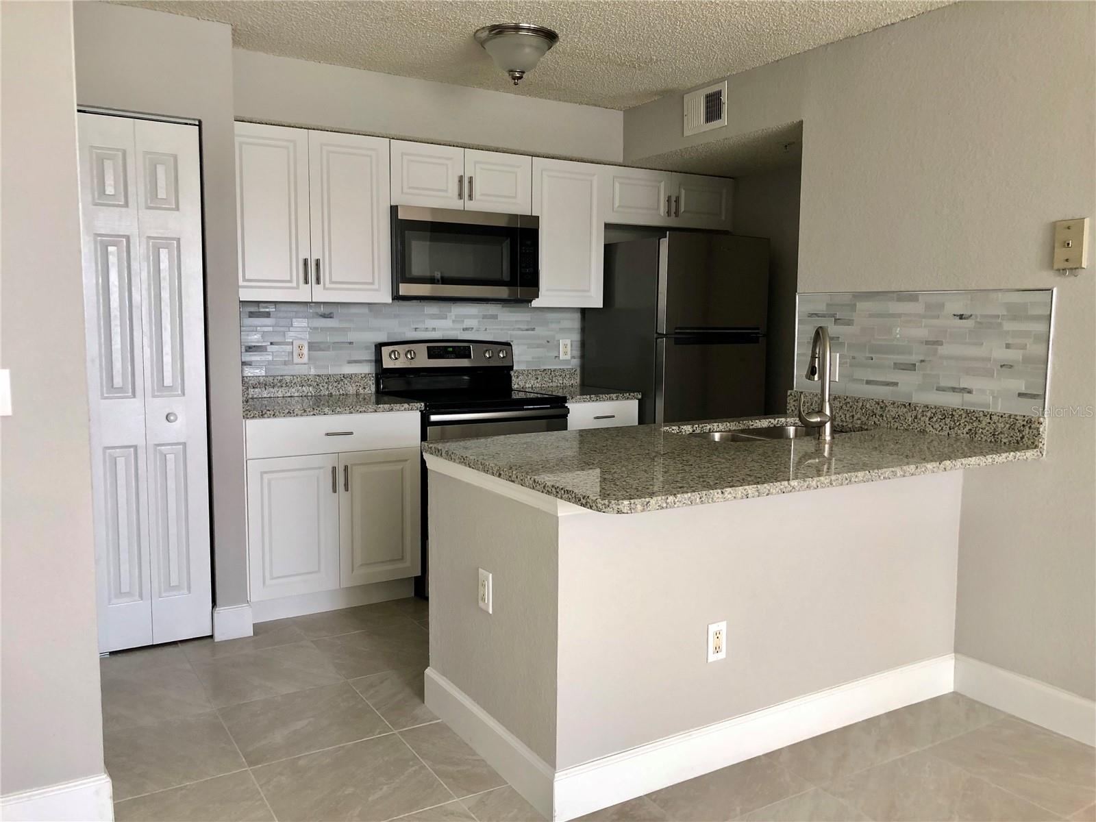 Image 4 of 17 For 2209 Antigua Place 834