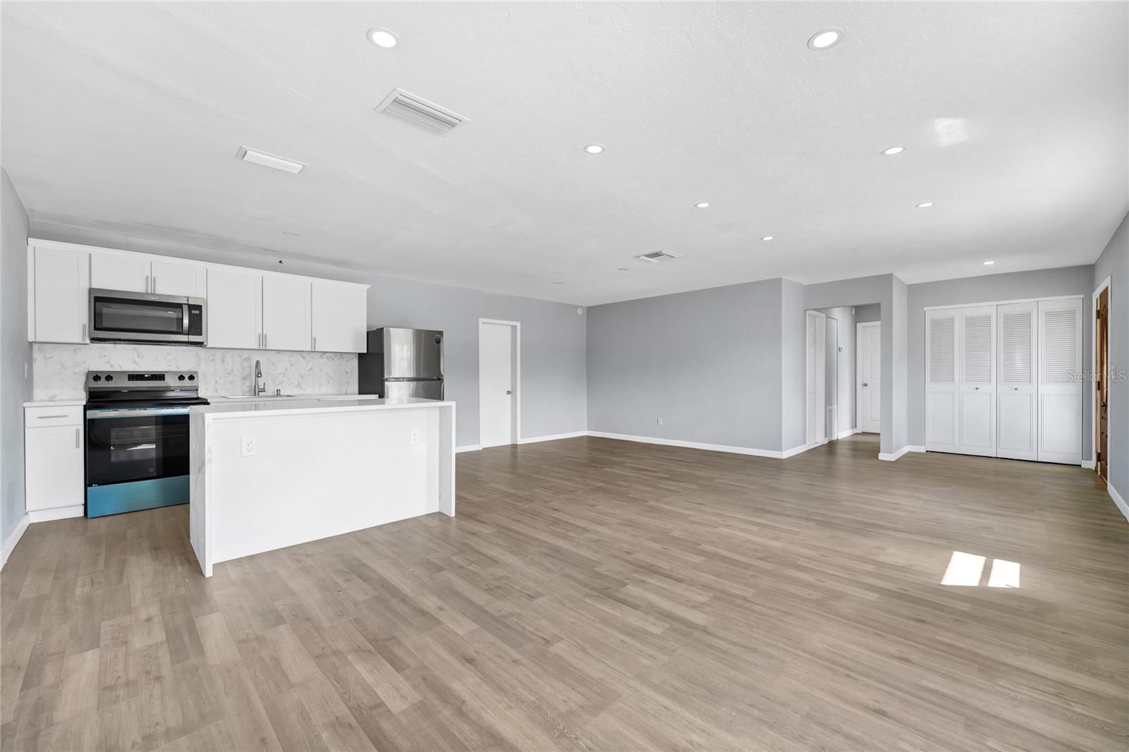 Image 3 of 14 For 2272 Kent Road