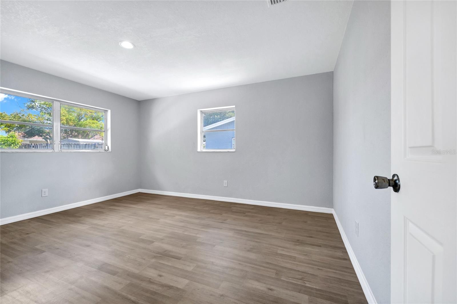 Image 8 of 14 For 2272 Kent Road