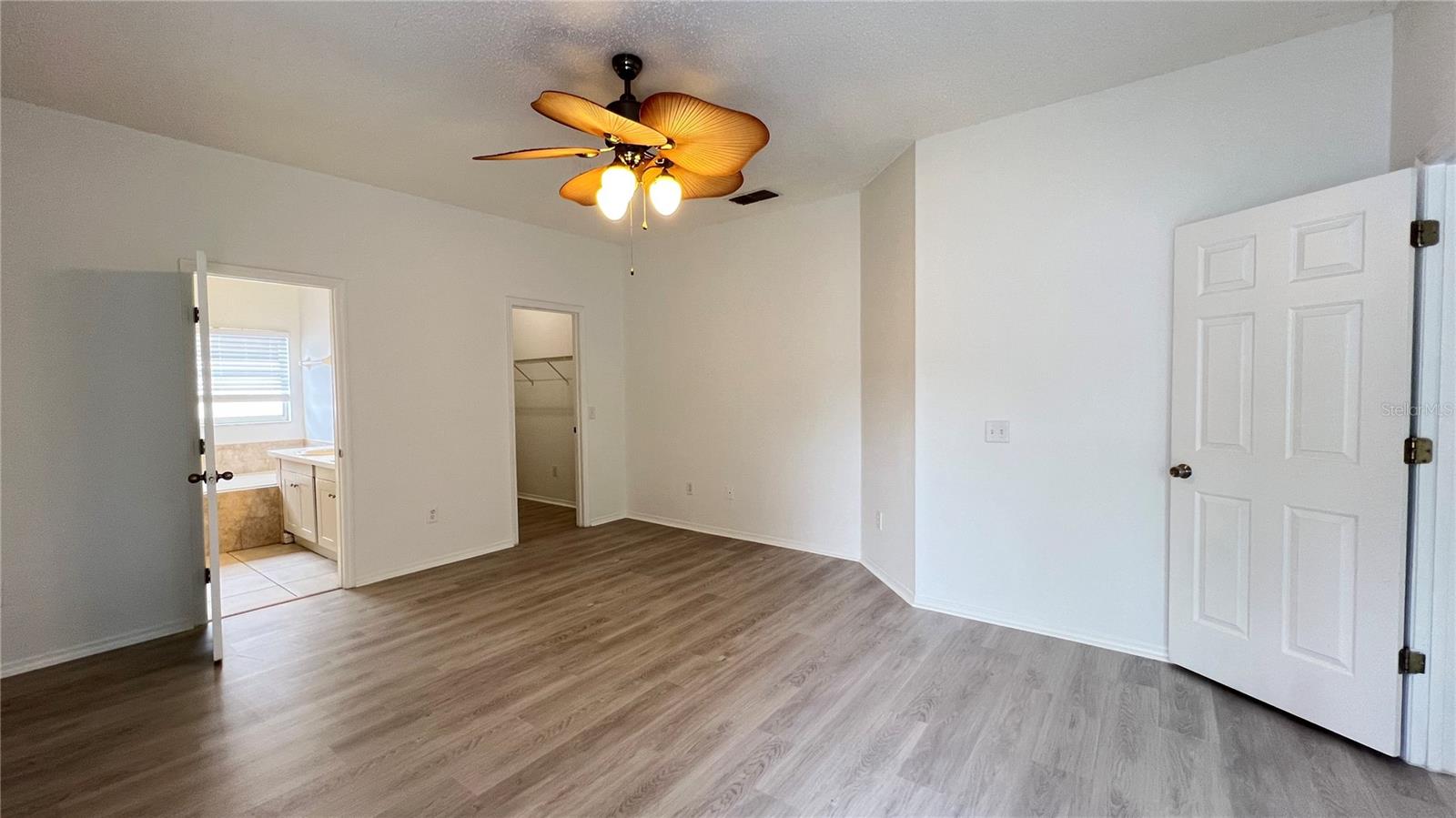 Image 21 of 31 For 123 Jaybee Avenue