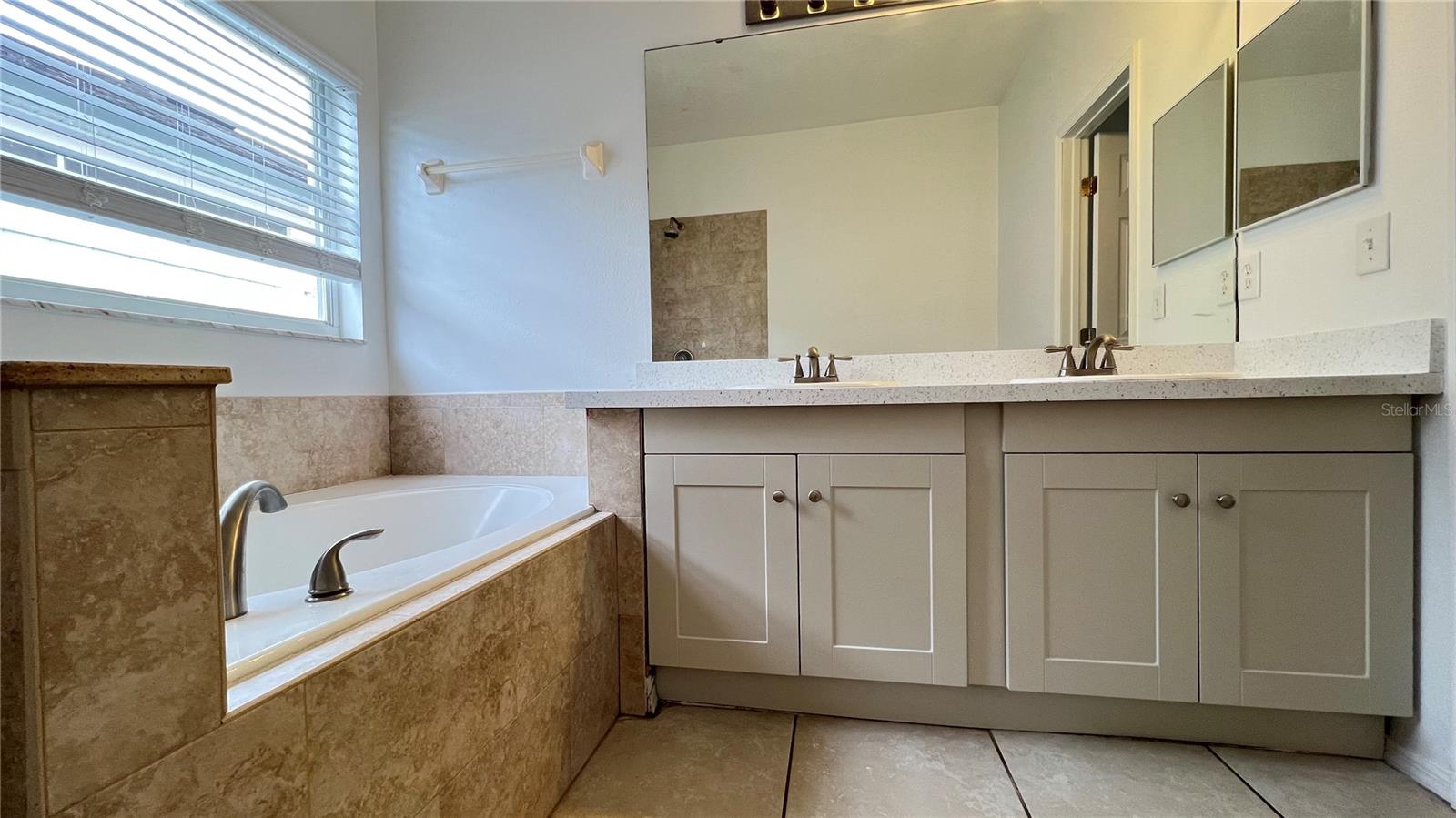 Image 23 of 31 For 123 Jaybee Avenue