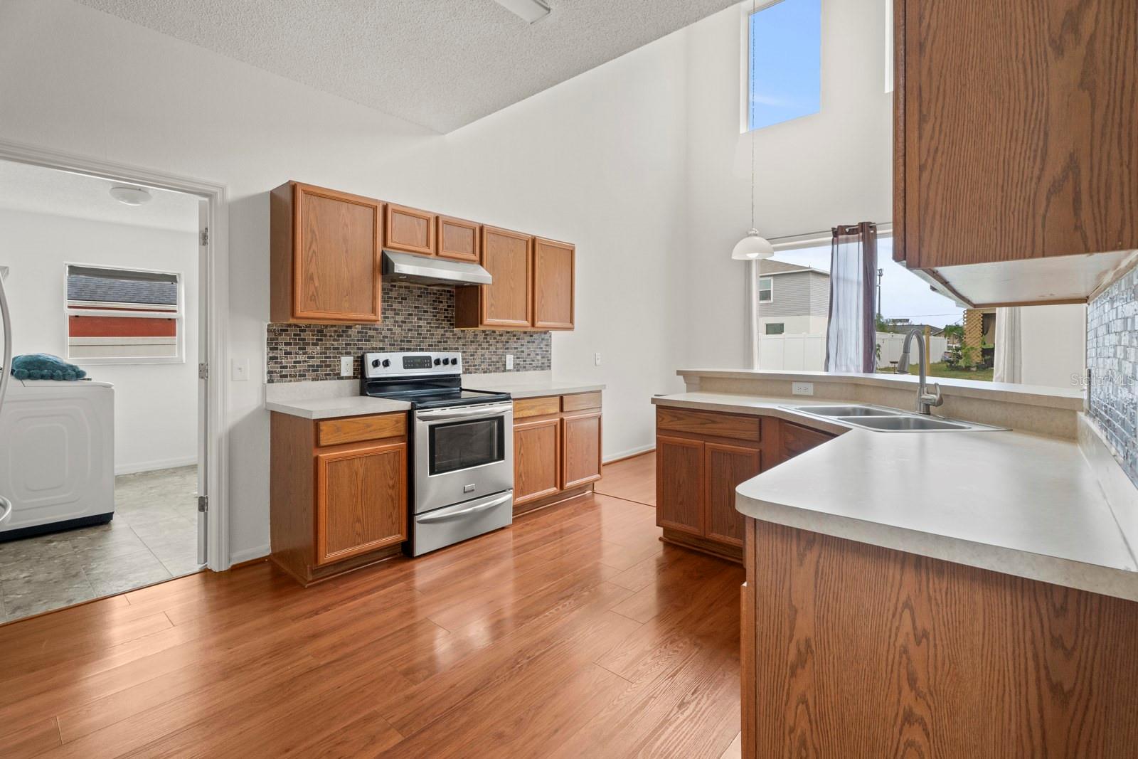 Image 16 of 41 For 1911 Michigan Court