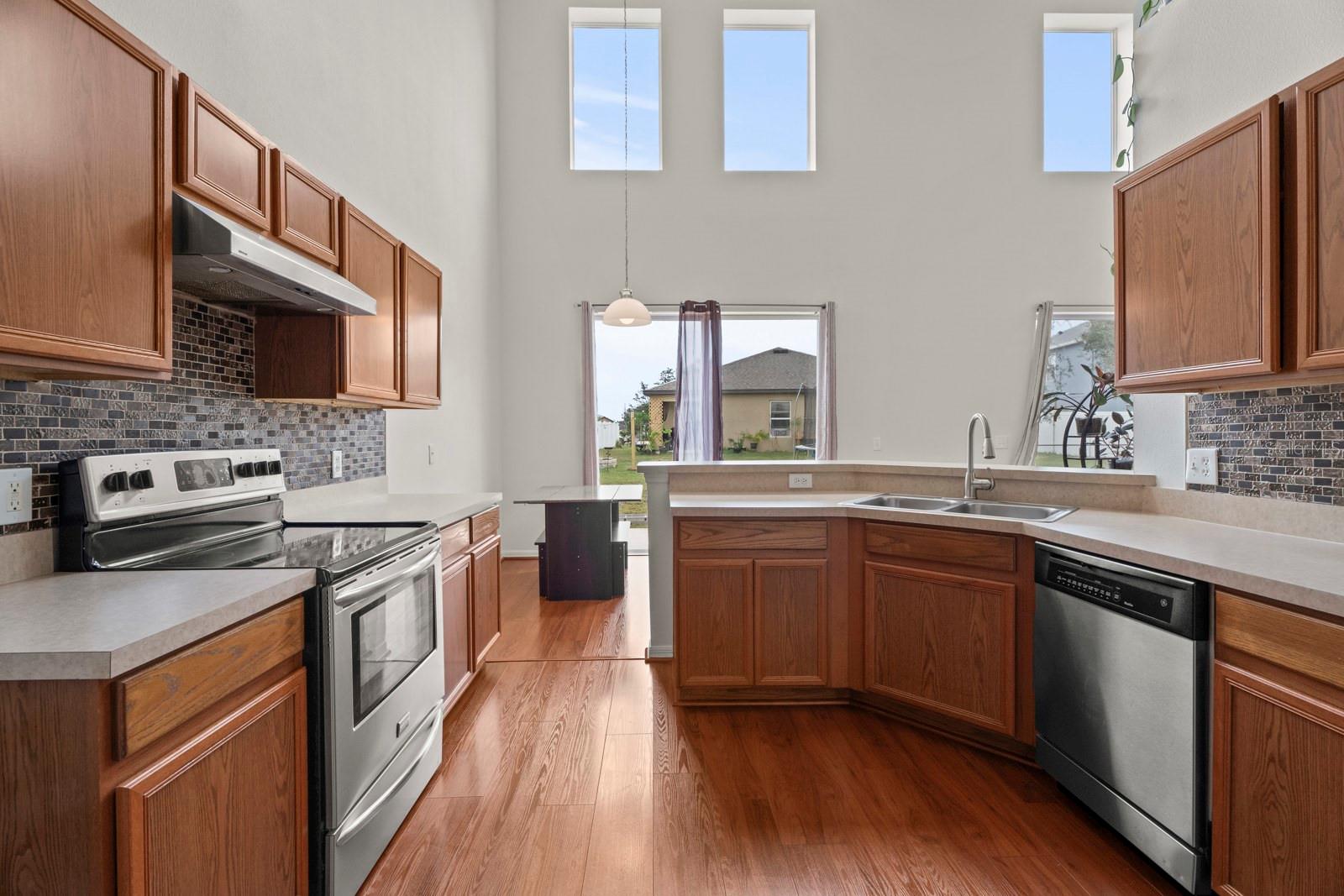 Image 18 of 41 For 1911 Michigan Court