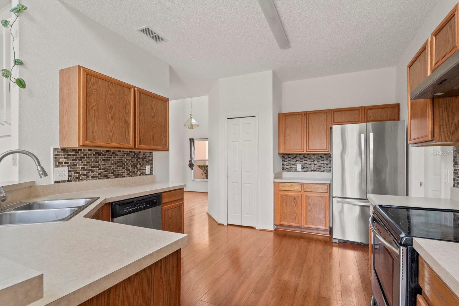 Image 19 of 41 For 1911 Michigan Court