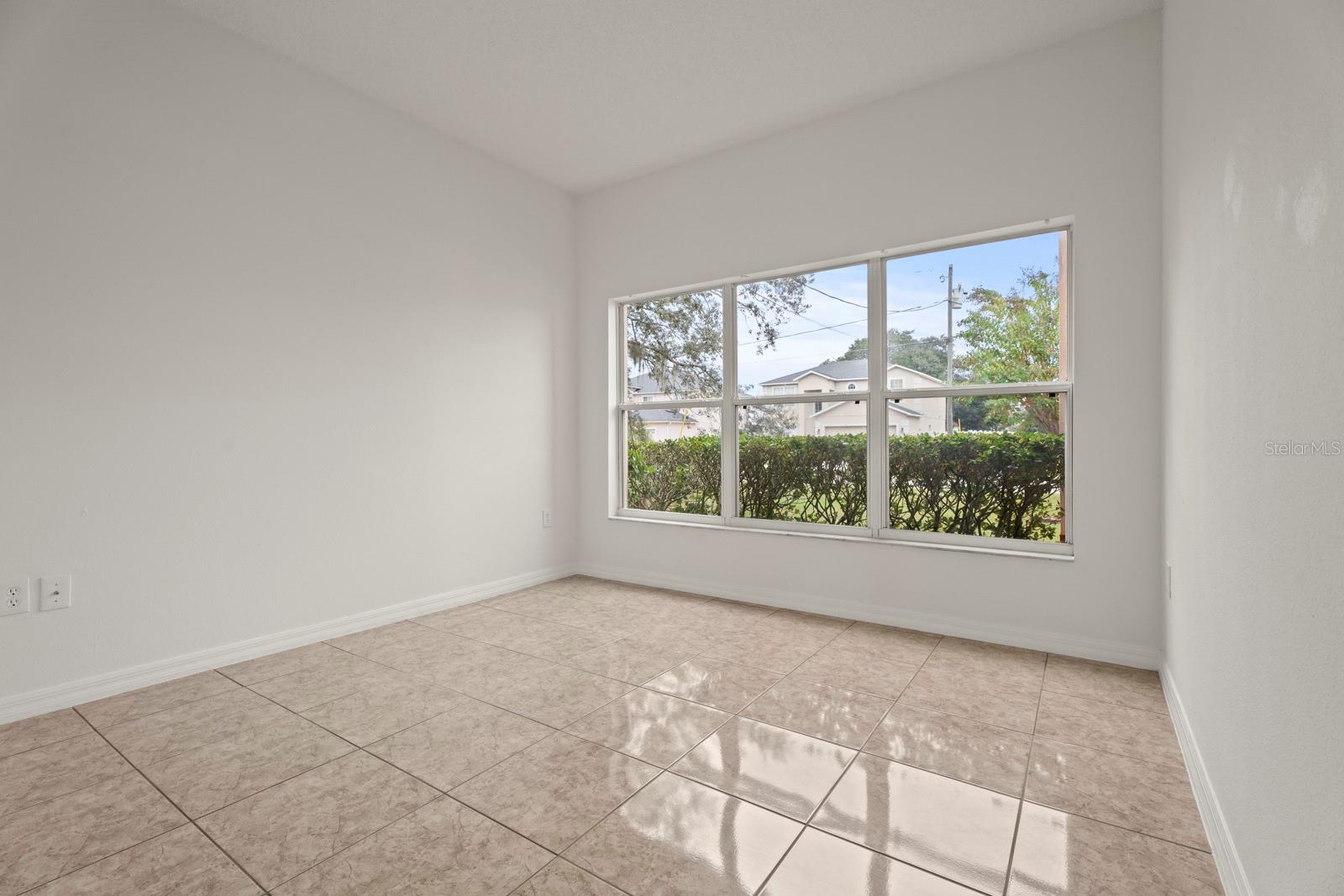 Image 24 of 41 For 1911 Michigan Court