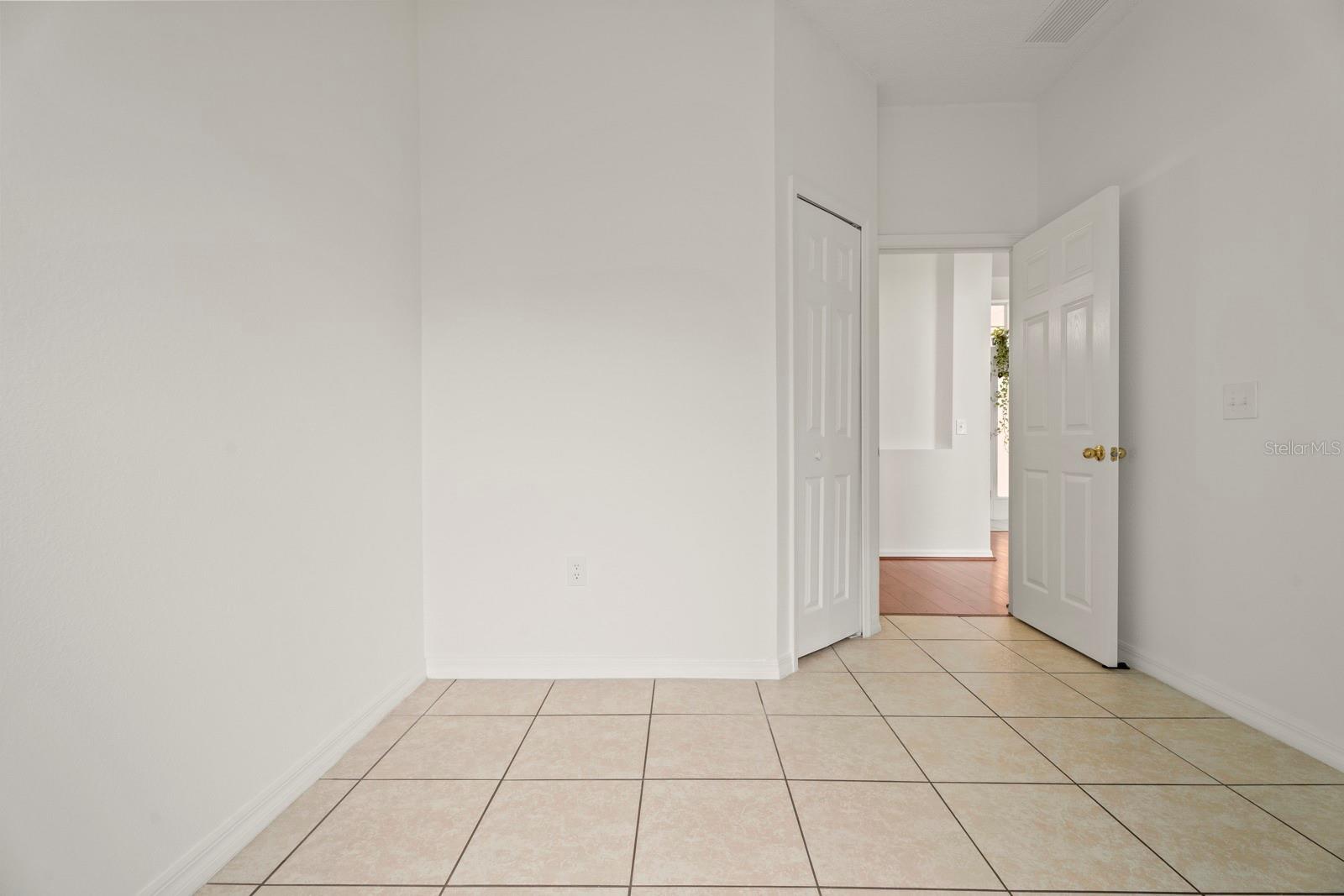 Image 28 of 41 For 1911 Michigan Court