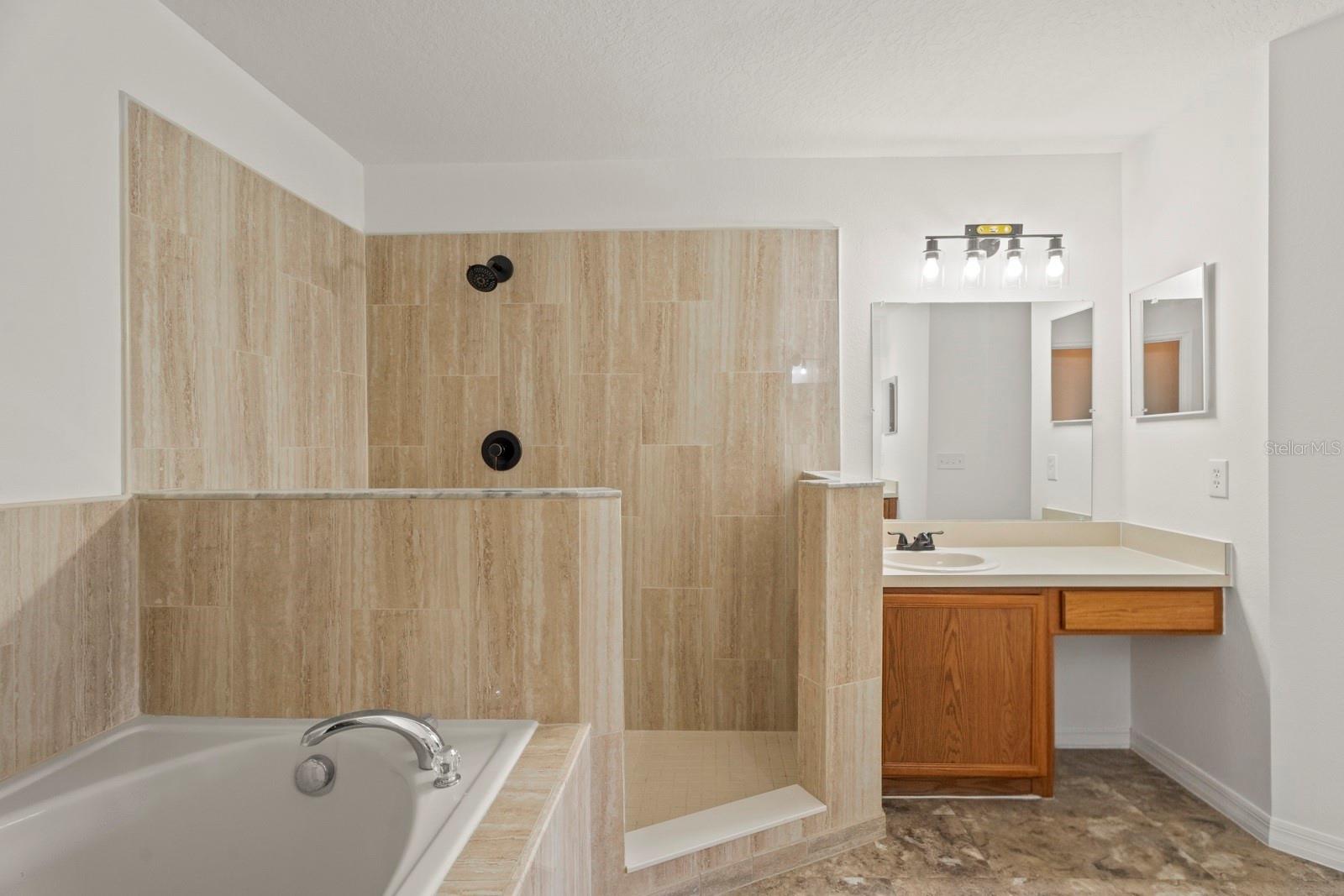 Image 36 of 41 For 1911 Michigan Court