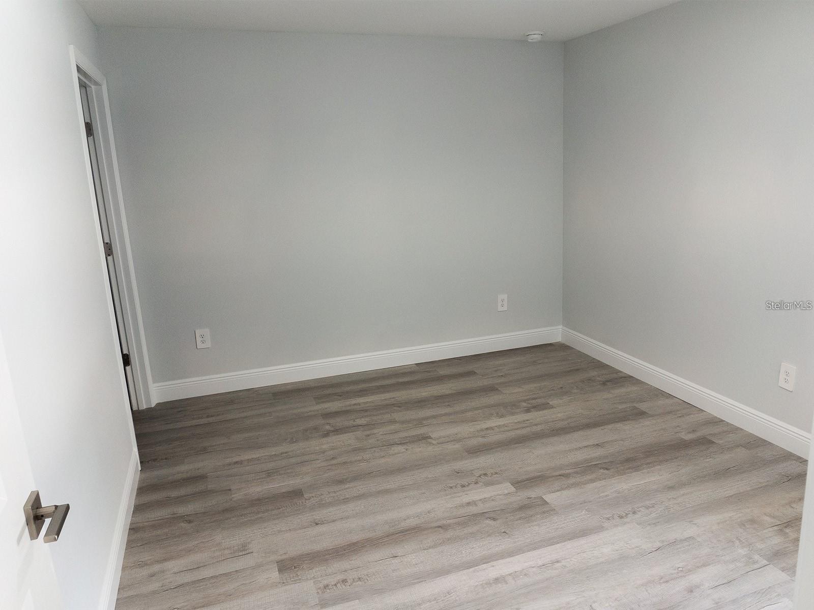 Image 4 of 8 For 1725 Crystal Grove Drive 1727