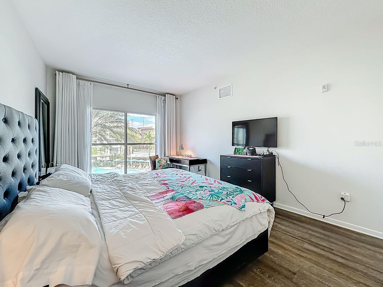 Image 14 of 42 For 225 Celebration Place 339