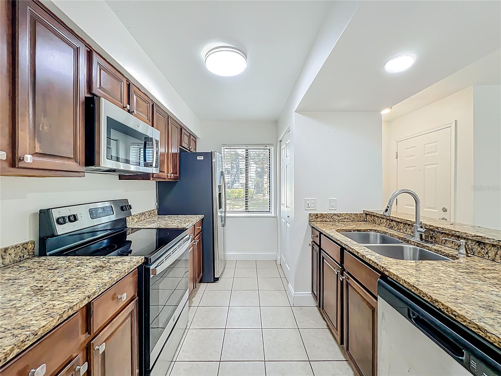 Image 25 of 59 For 185 Waterfall Way 102