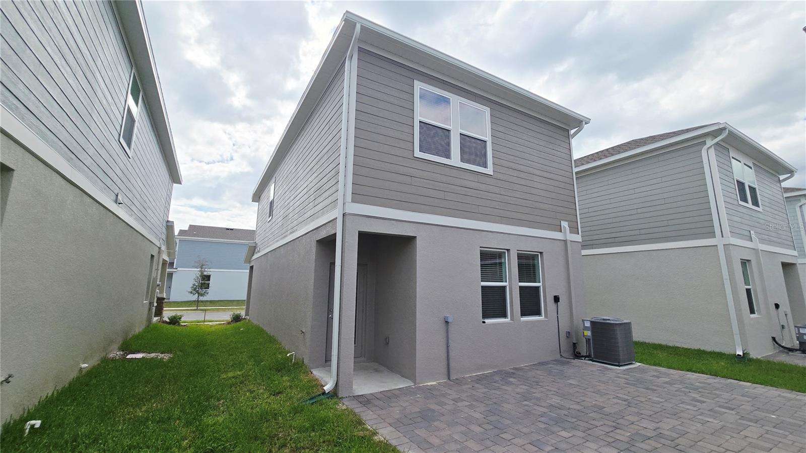 Image 11 of 33 For 724 Squire Avenue