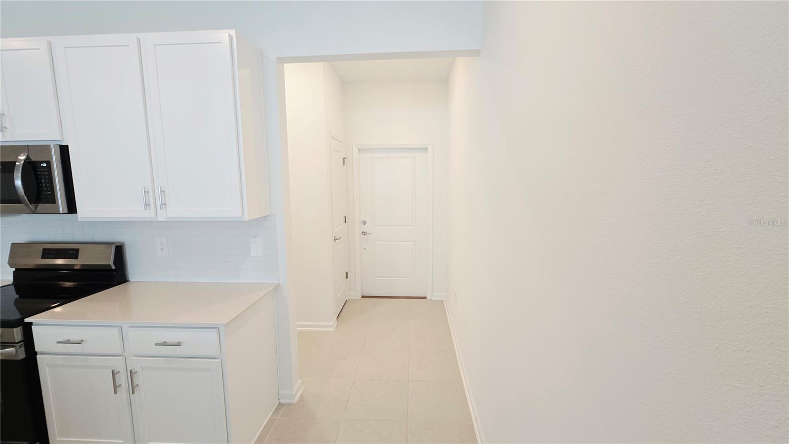 Image 14 of 33 For 724 Squire Avenue