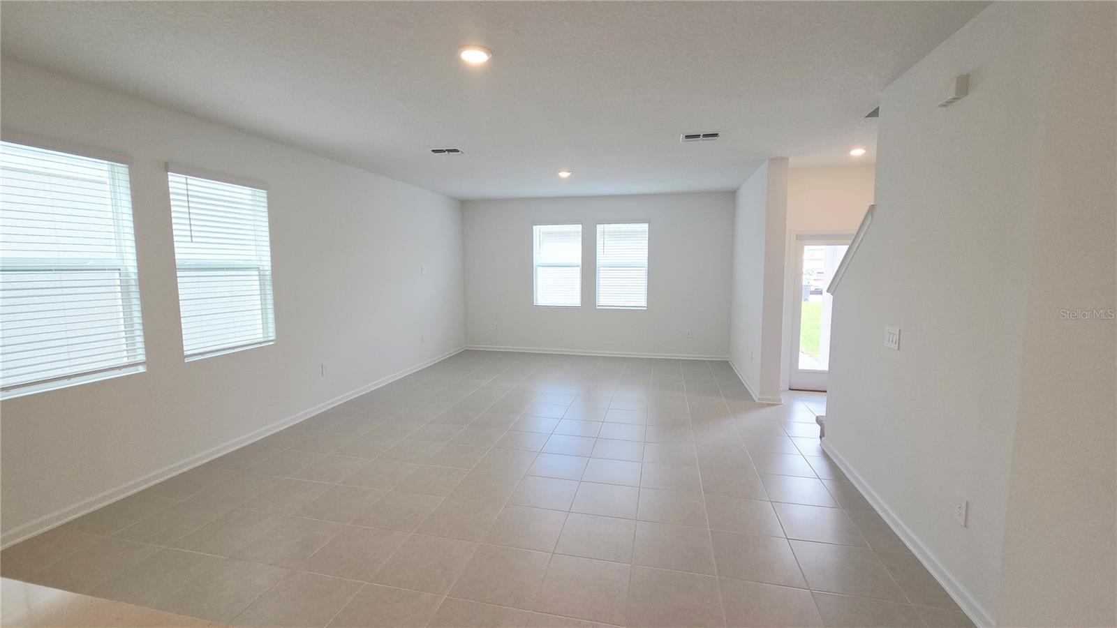 Image 16 of 33 For 724 Squire Avenue