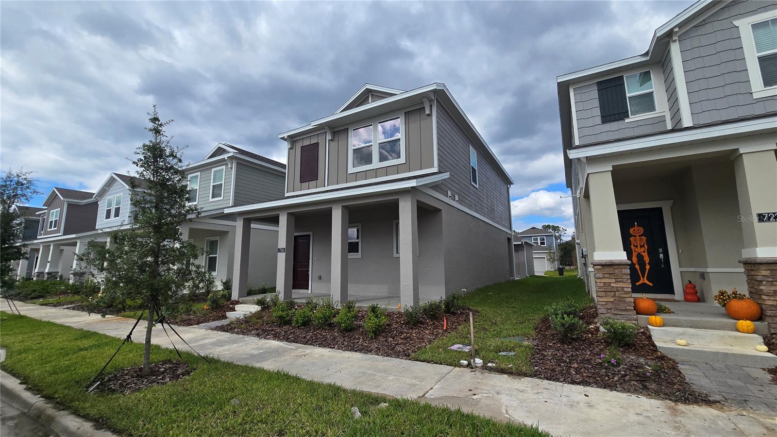 Image 2 of 33 For 724 Squire Avenue