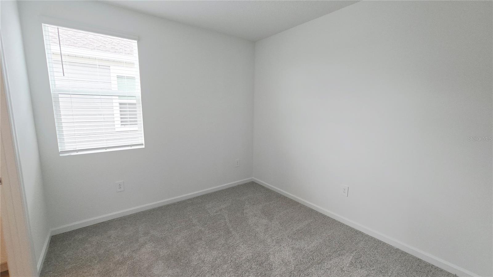 Image 21 of 33 For 724 Squire Avenue