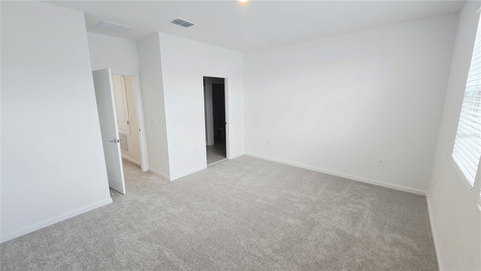 Image 22 of 33 For 724 Squire Avenue