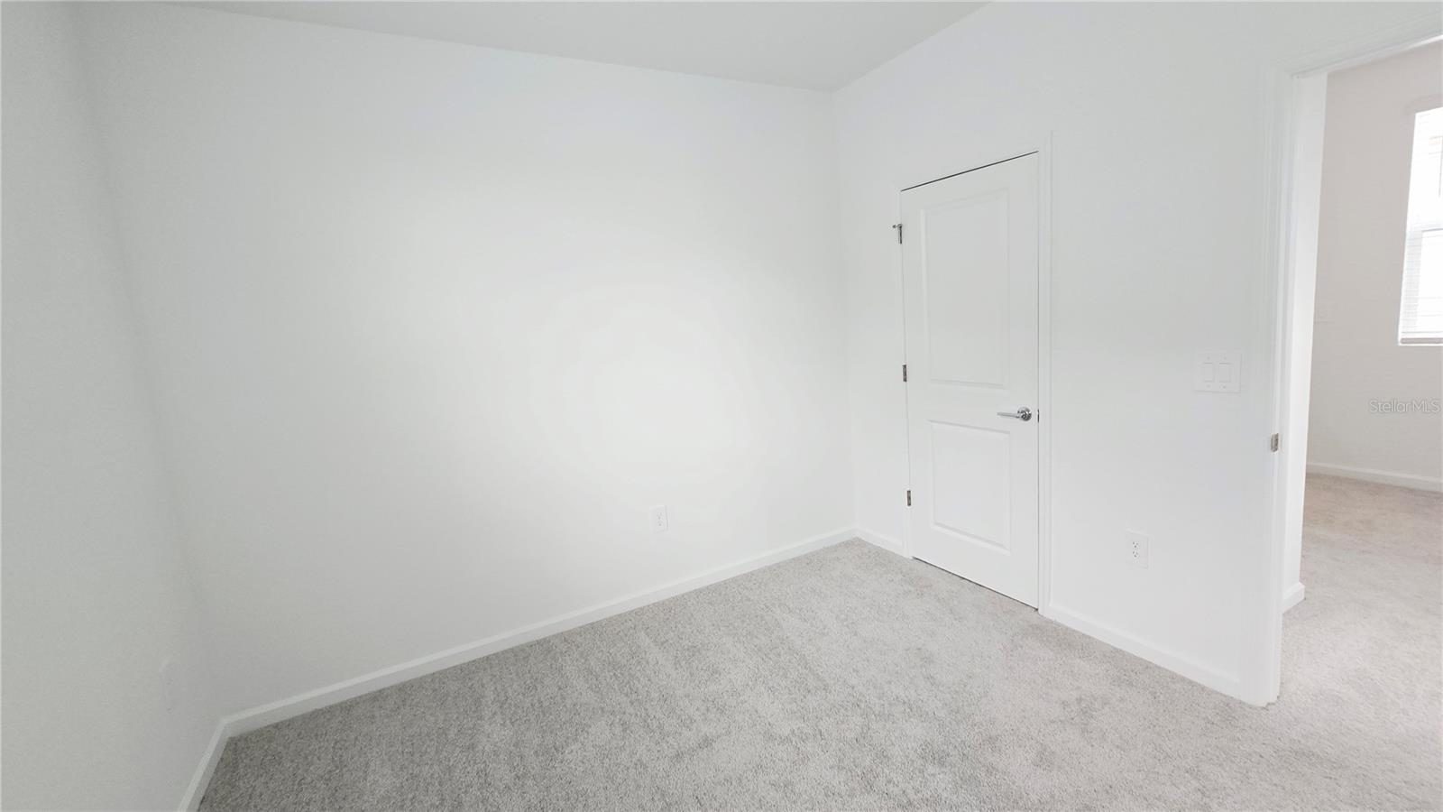 Image 23 of 33 For 724 Squire Avenue