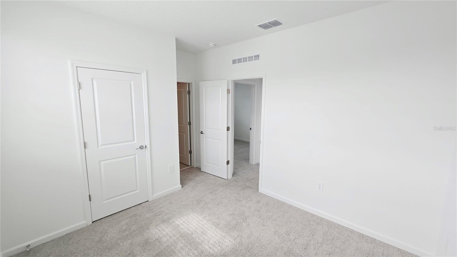 Image 24 of 33 For 724 Squire Avenue