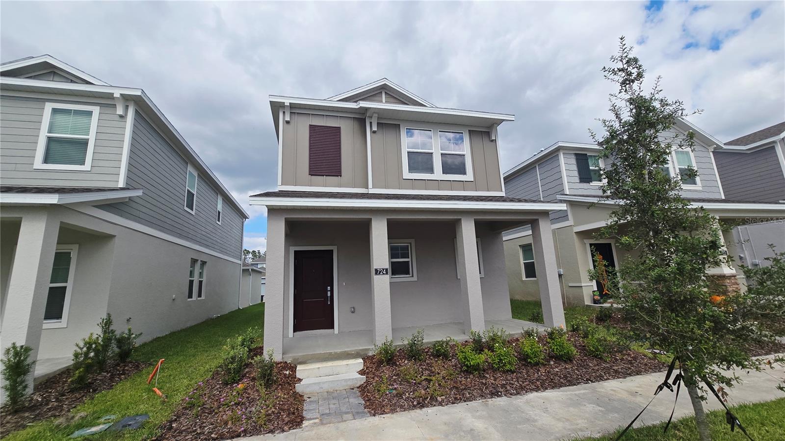 Image 4 of 33 For 724 Squire Avenue