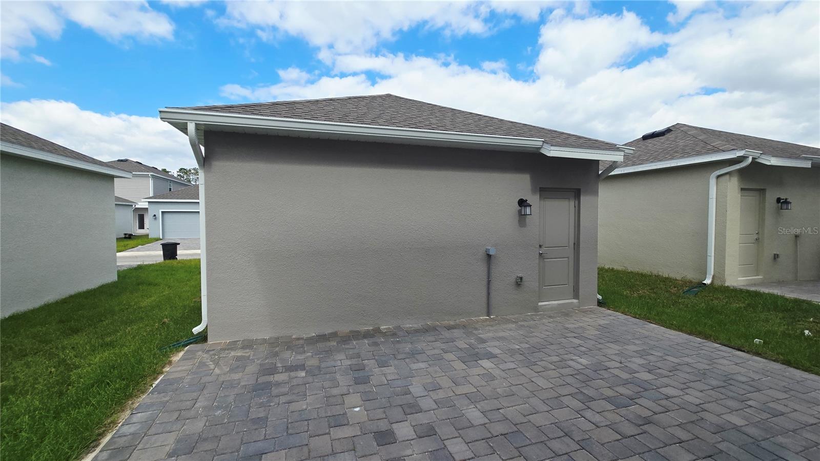 Image 9 of 33 For 724 Squire Avenue