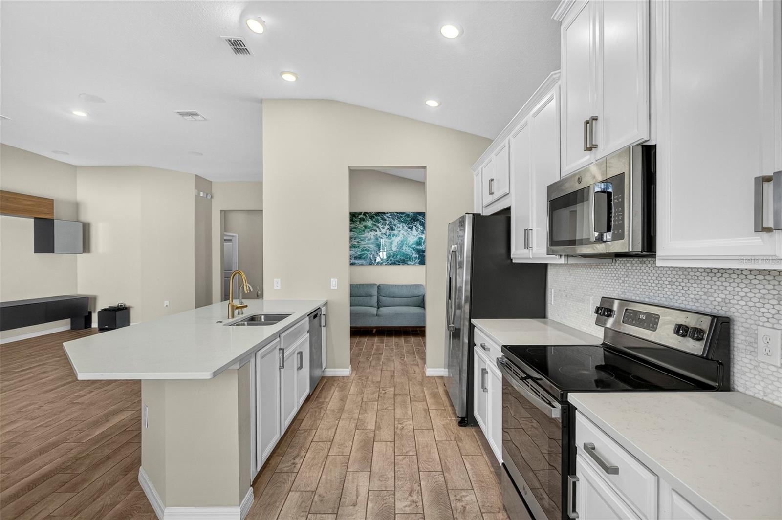 Image 10 of 39 For 1910 Goblet Cove Street