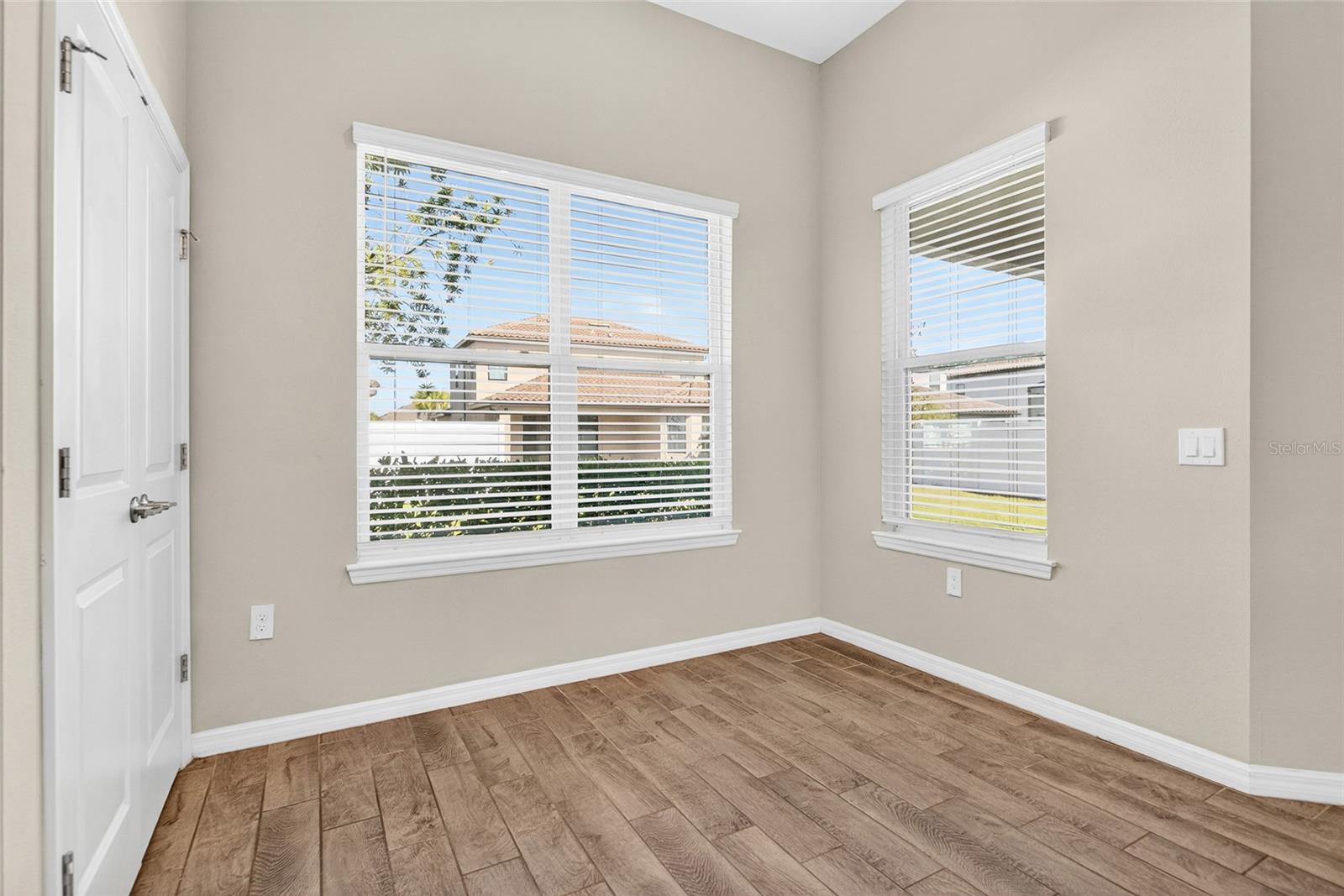 Image 12 of 39 For 1910 Goblet Cove Street