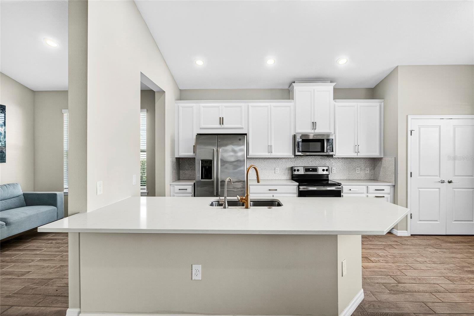 Image 14 of 39 For 1910 Goblet Cove Street