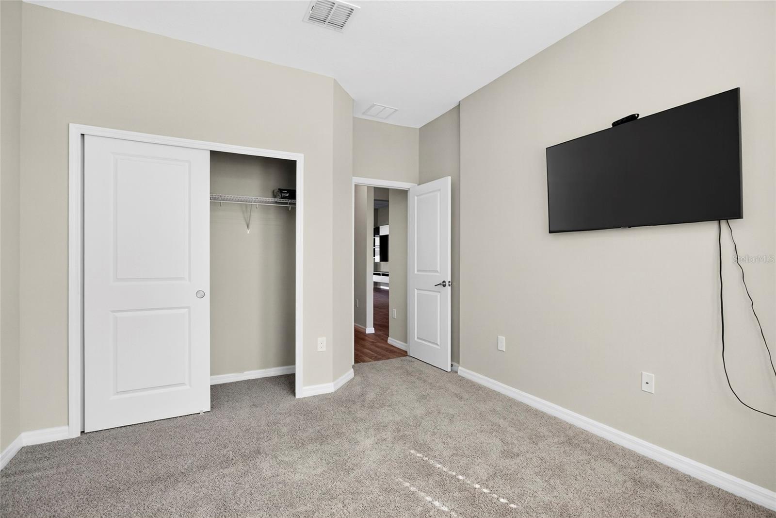 Image 16 of 39 For 1910 Goblet Cove Street