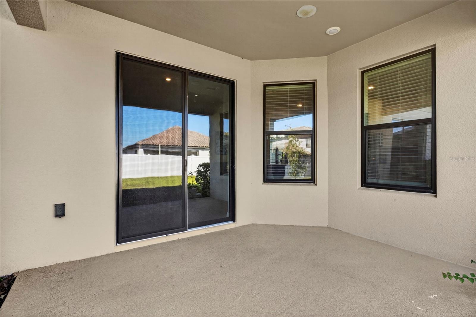 Image 31 of 39 For 1910 Goblet Cove Street